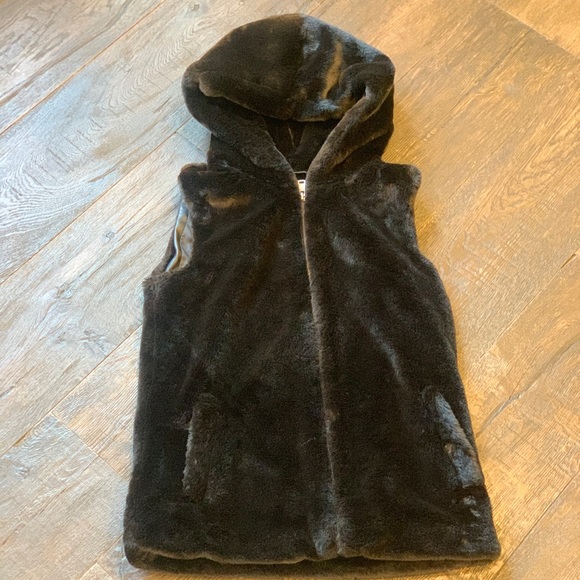 ONLY Faux Fur Hooded Waistcoat - Picture 2 of 10